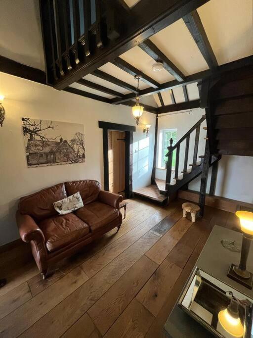 Brownhills Villa Eaton  Exterior photo
